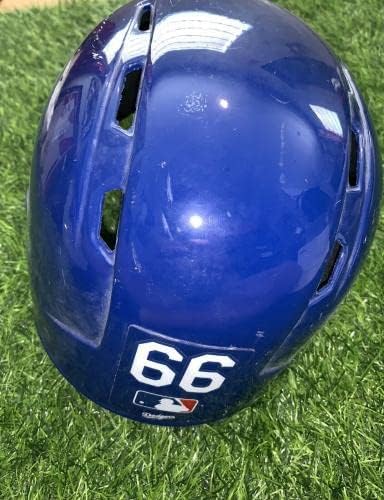 Играч на Лос Анджелис Доджърс Ясиэлю Пуигу Дадоха каска с подсветка - Използваните каски MLB Game