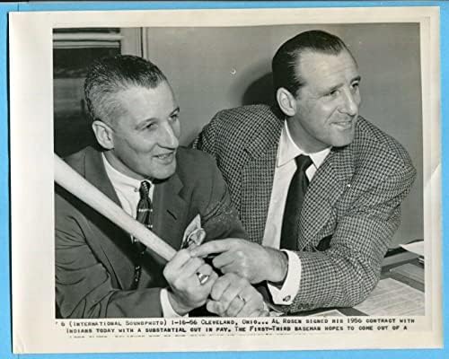 Винтажное оригинална снимка 8x10 WirePhoto - Ел, Росен Кливланд е подписал своя договор от 1956 г. - Снимки на MLB с